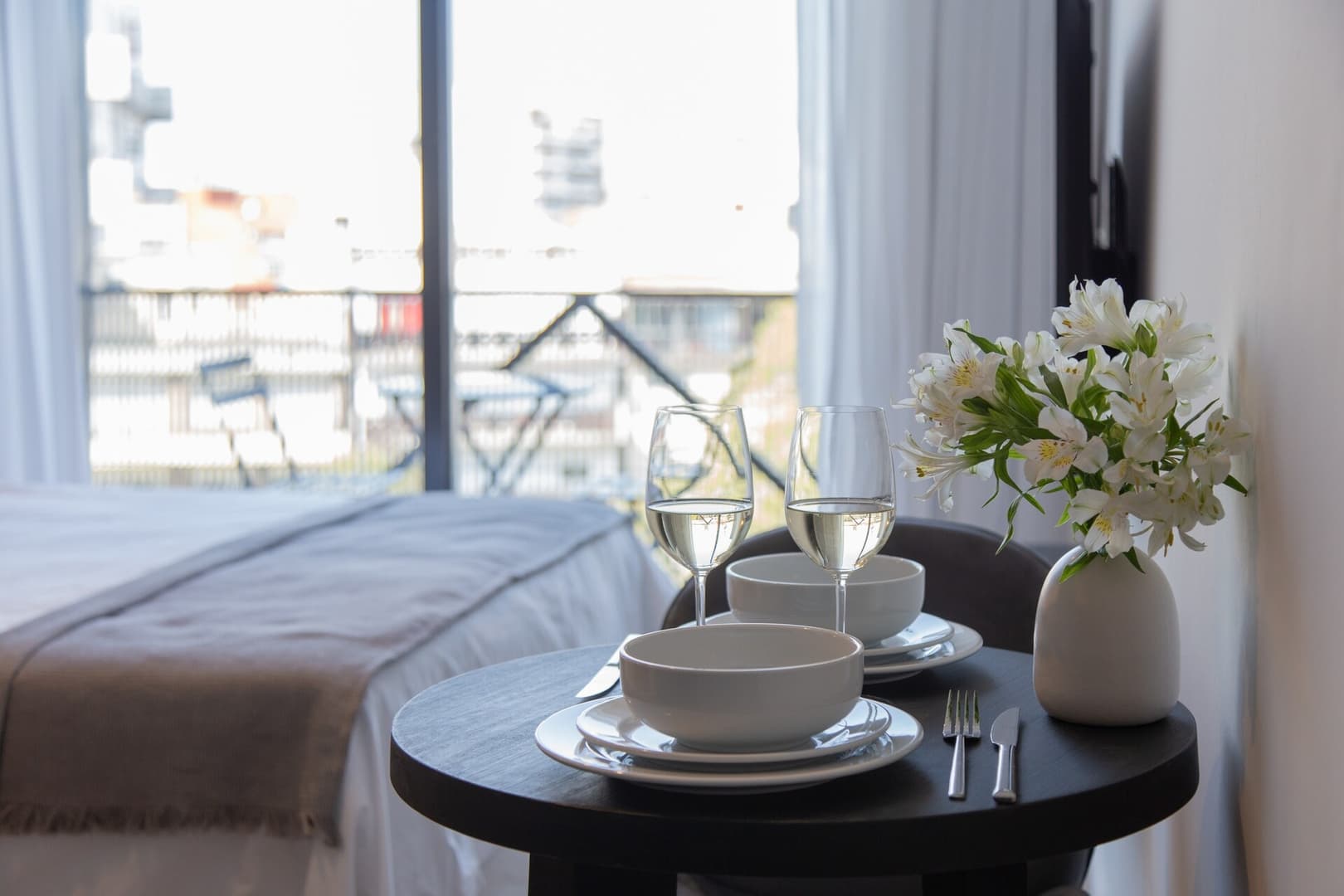 Villa Crespo | Cozy Studio | Pool, Gym & Balcony