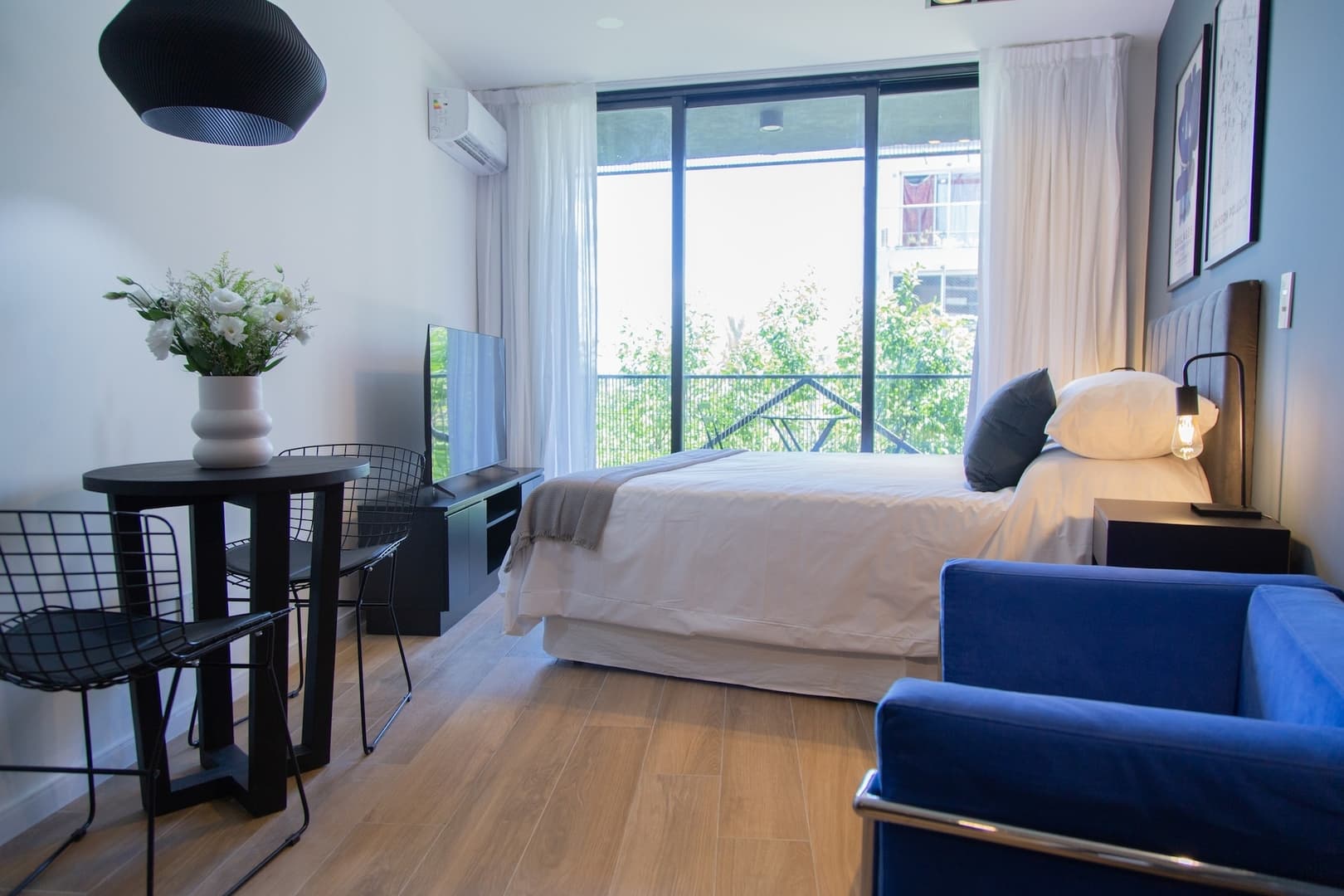 Villa Crespo | Modern Studio for 2 | Pool