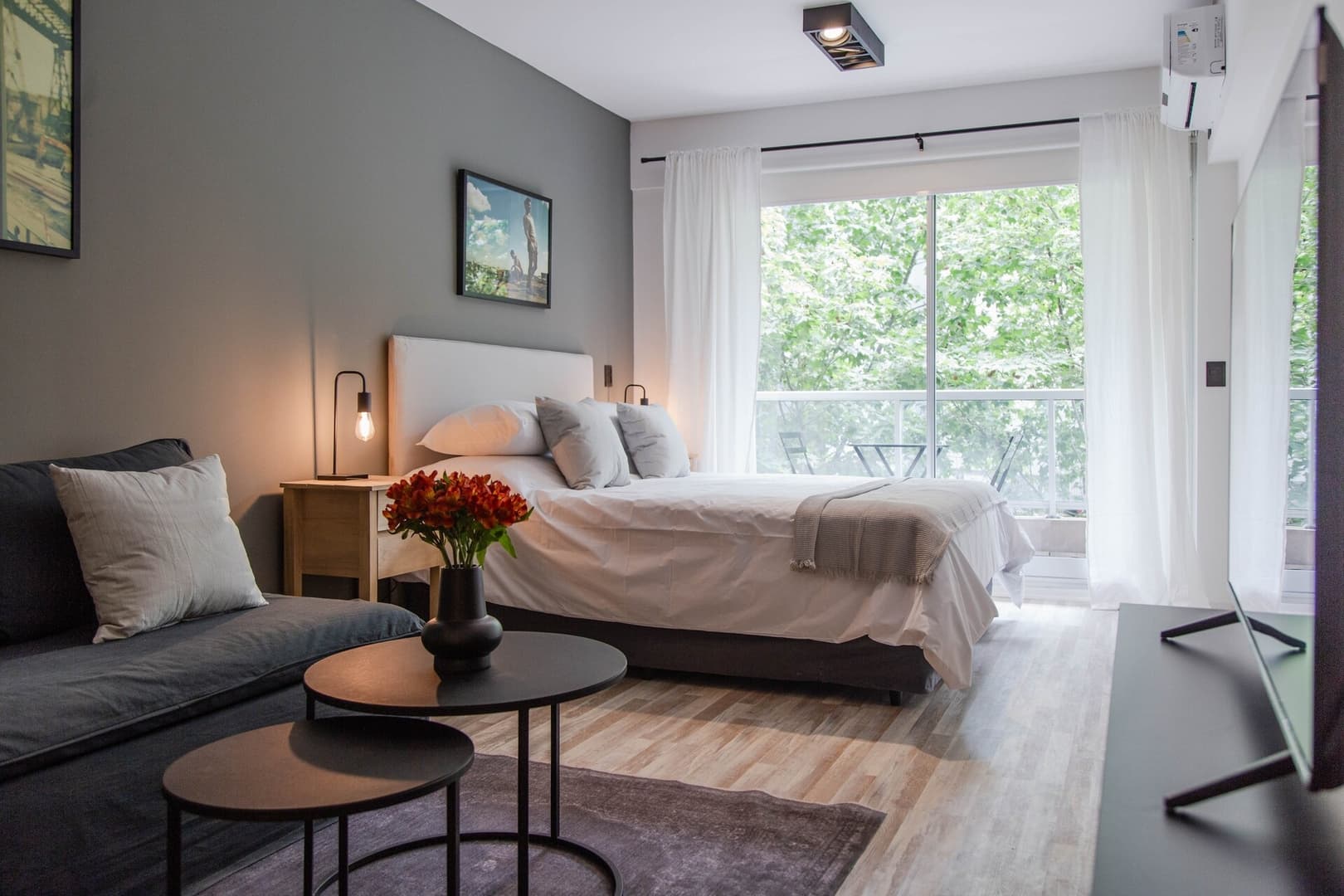 Chic Studio with Balcony in Recoleta