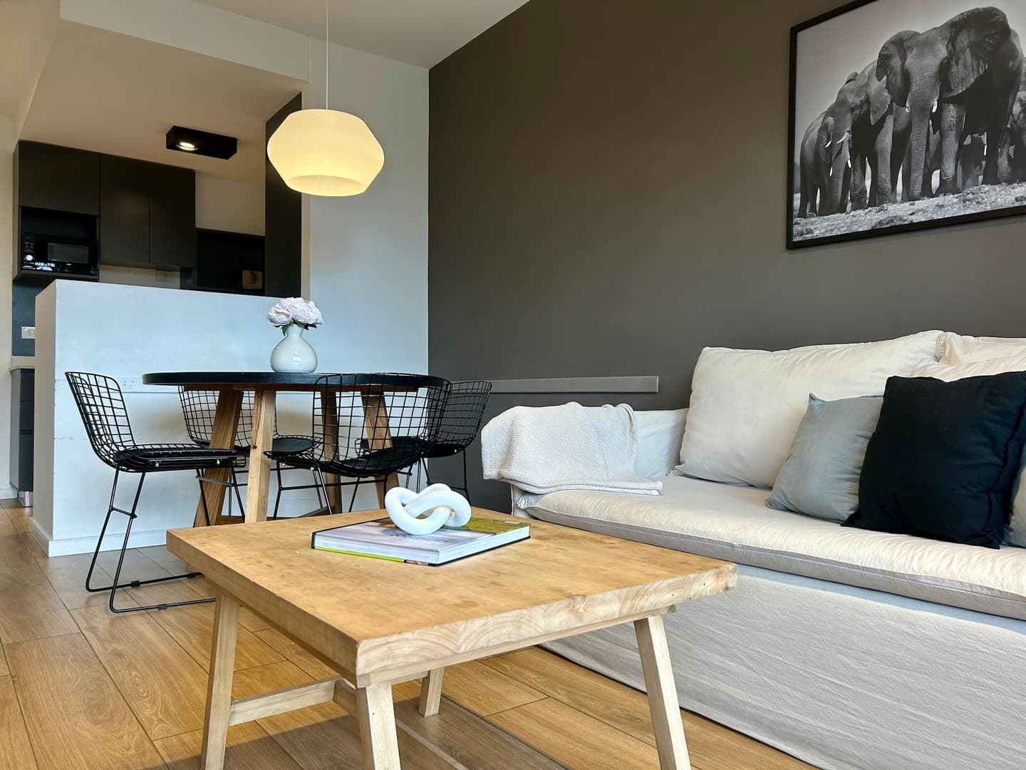 Villa Crespo | Urban Retreat | Balcony, Pool & Gym
