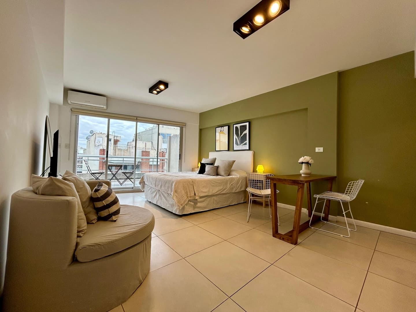 Palermo Studio | Scandi Design | Private Balcony